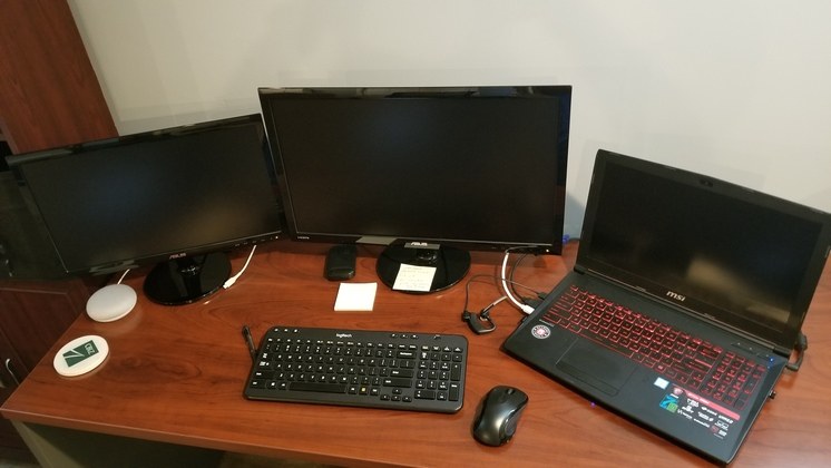 multiple monitor with laptop